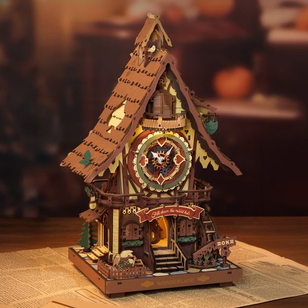 horloge mécanique en bois