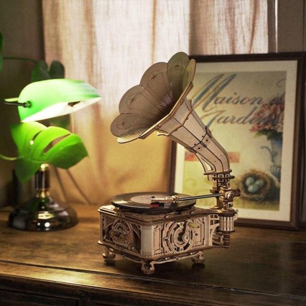 maquette de gramophone en bois